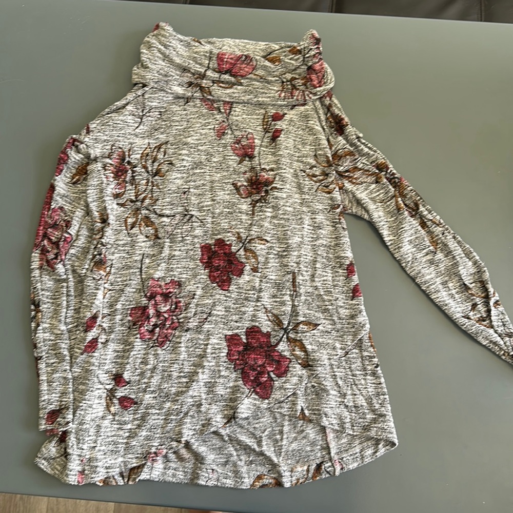 Long sleeved turtleneck blouse with floral design